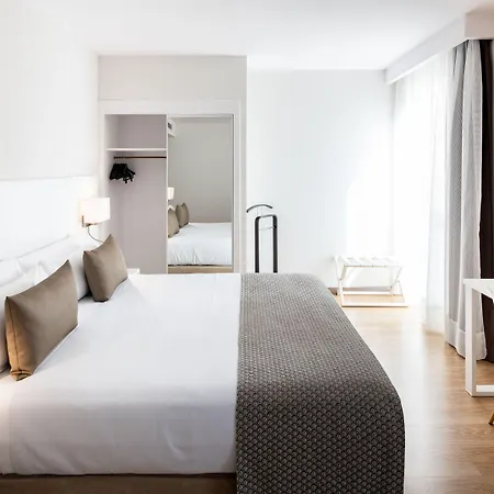 Szálloda Catalonia Bristol 3*