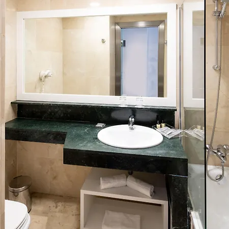Catalonia Bristol Hotel 3*